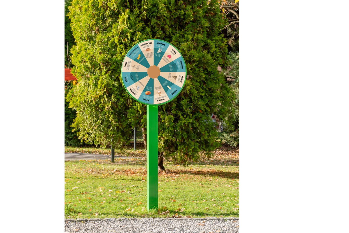 Koło Symbole wiary - widok pionowy w przestrzeni placu